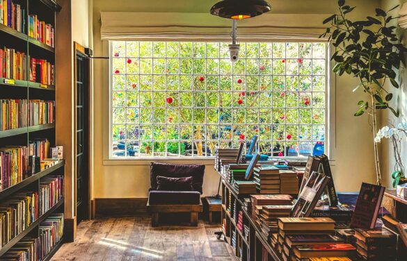 Reading area in Godmothers bookstore in Santa Barbara